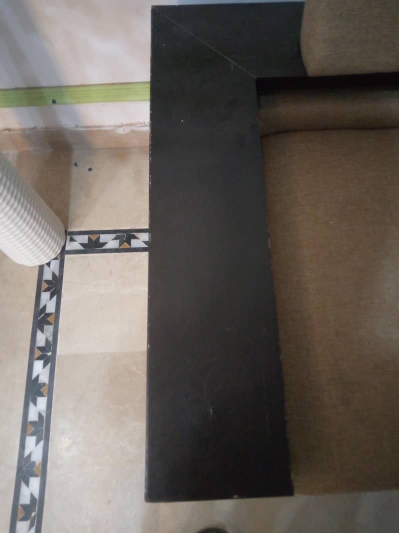 sofa set and table  sell num 03069168751 3