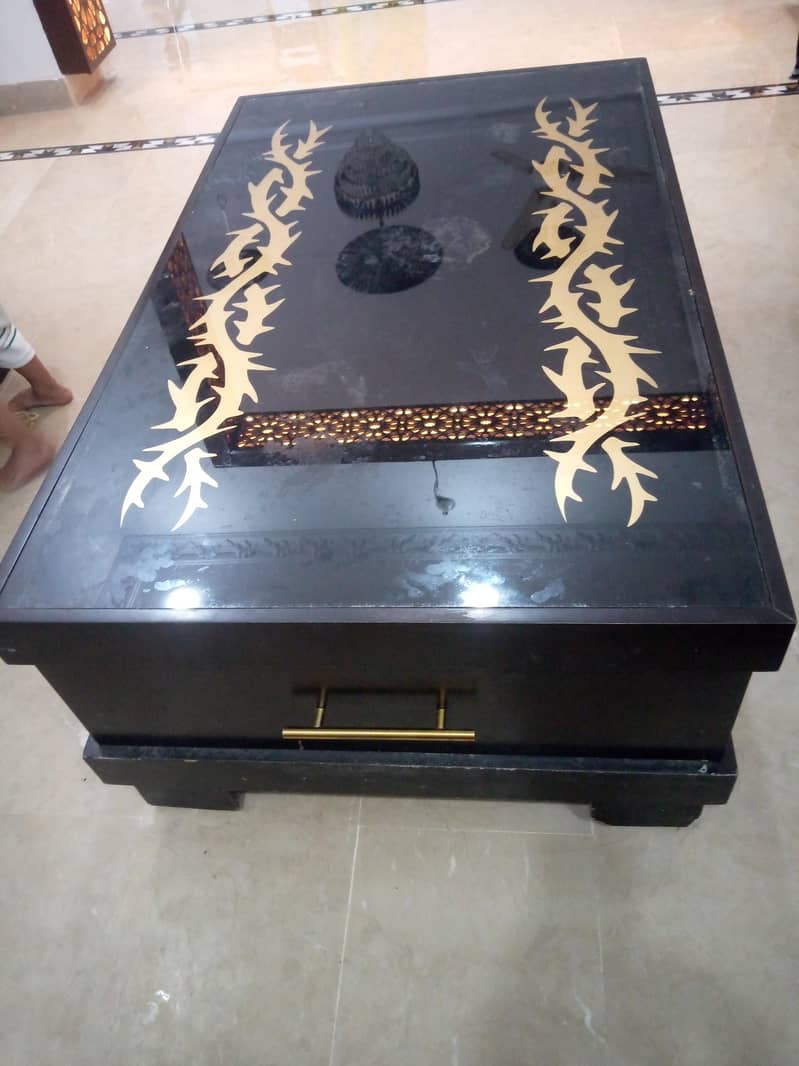 sofa set and table  sell num 03069168751 6