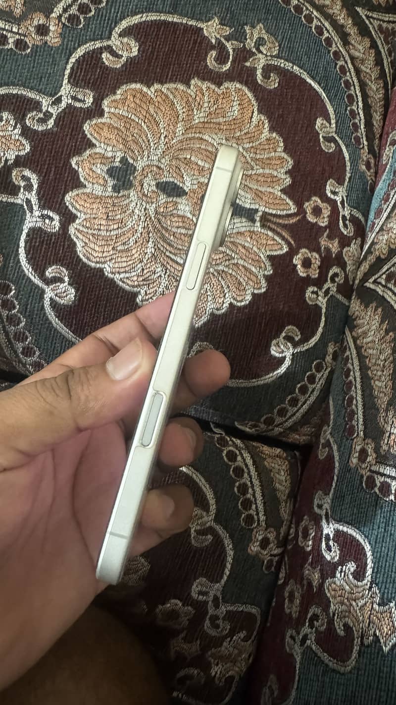 Apple iPhone 16 Plus 2