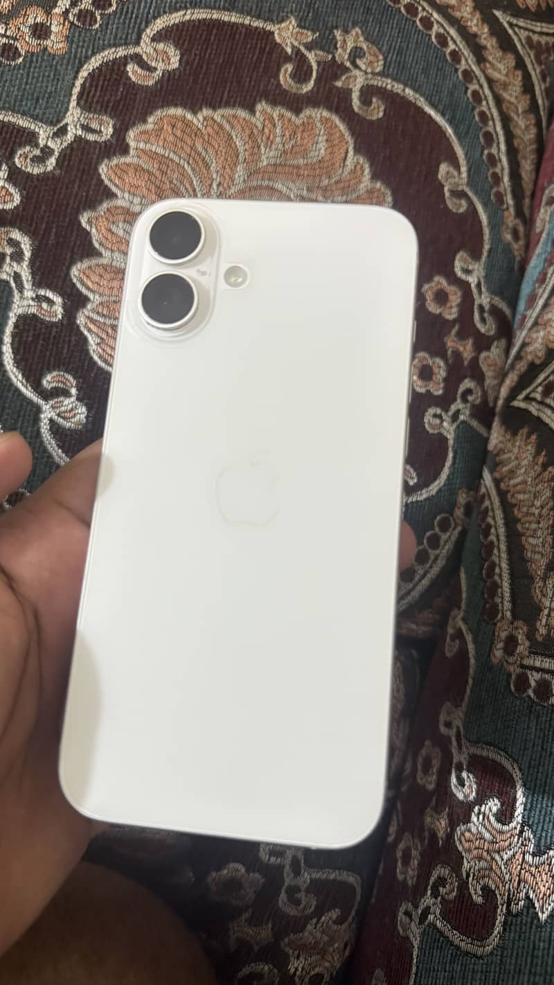 Apple iPhone 16 Plus 4