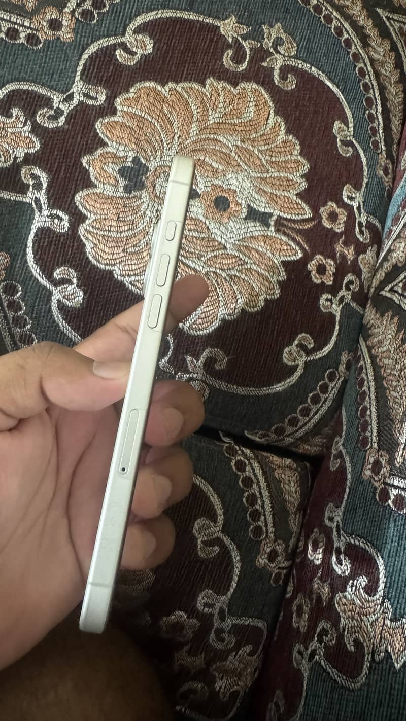 Apple iPhone 16 Plus 5