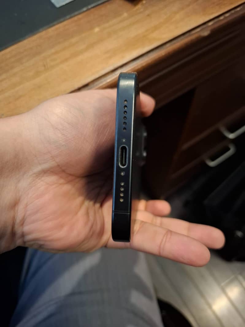 Apple iPhone 15 Pro Max 2