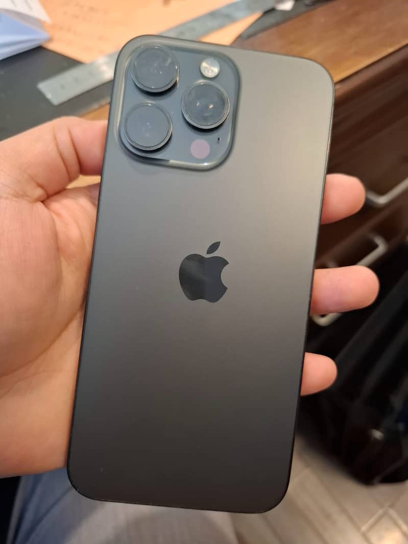 Apple iPhone 15 Pro Max 3