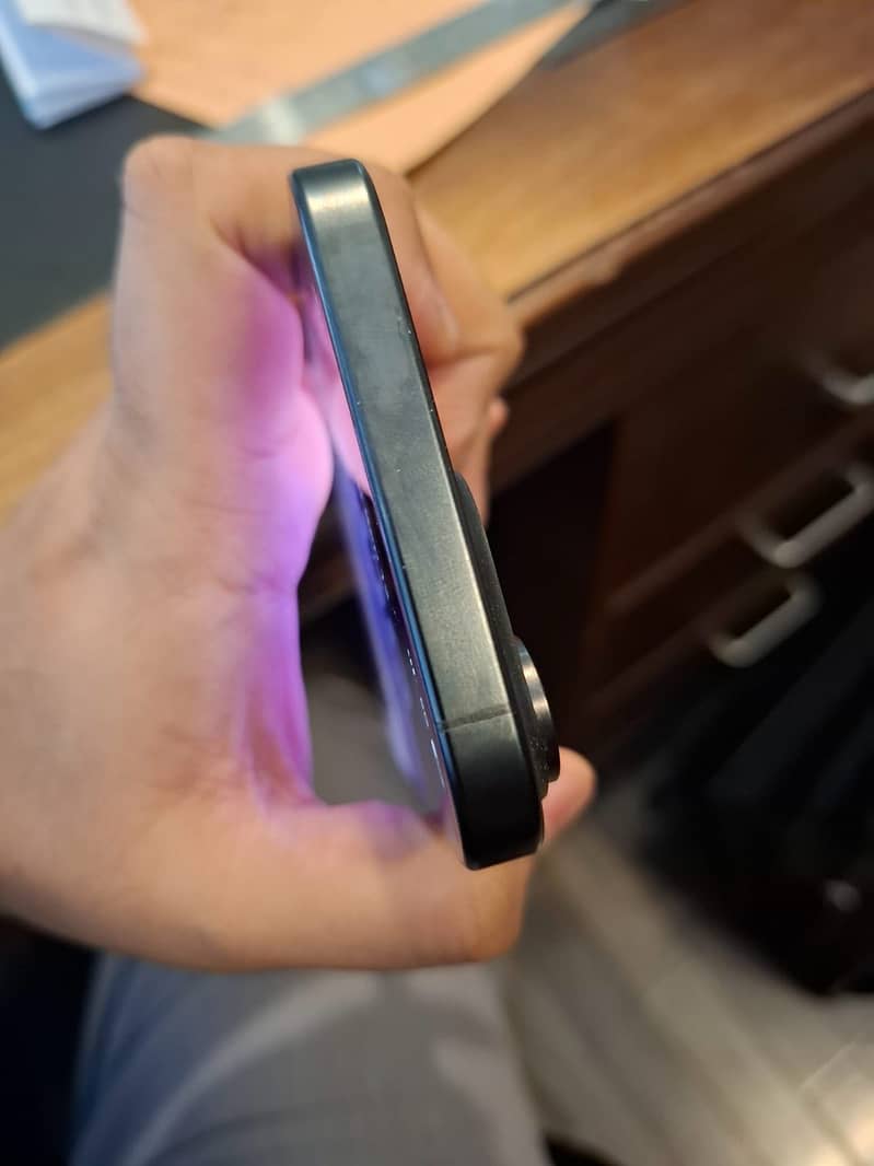 Apple iPhone 15 Pro Max 4