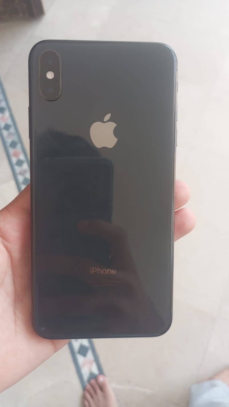 Apple iPhone XS Max 1