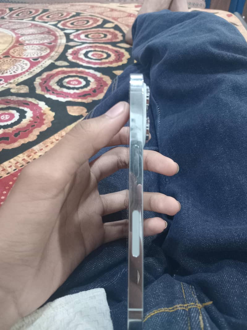 Apple iPhone 14 Pro 1