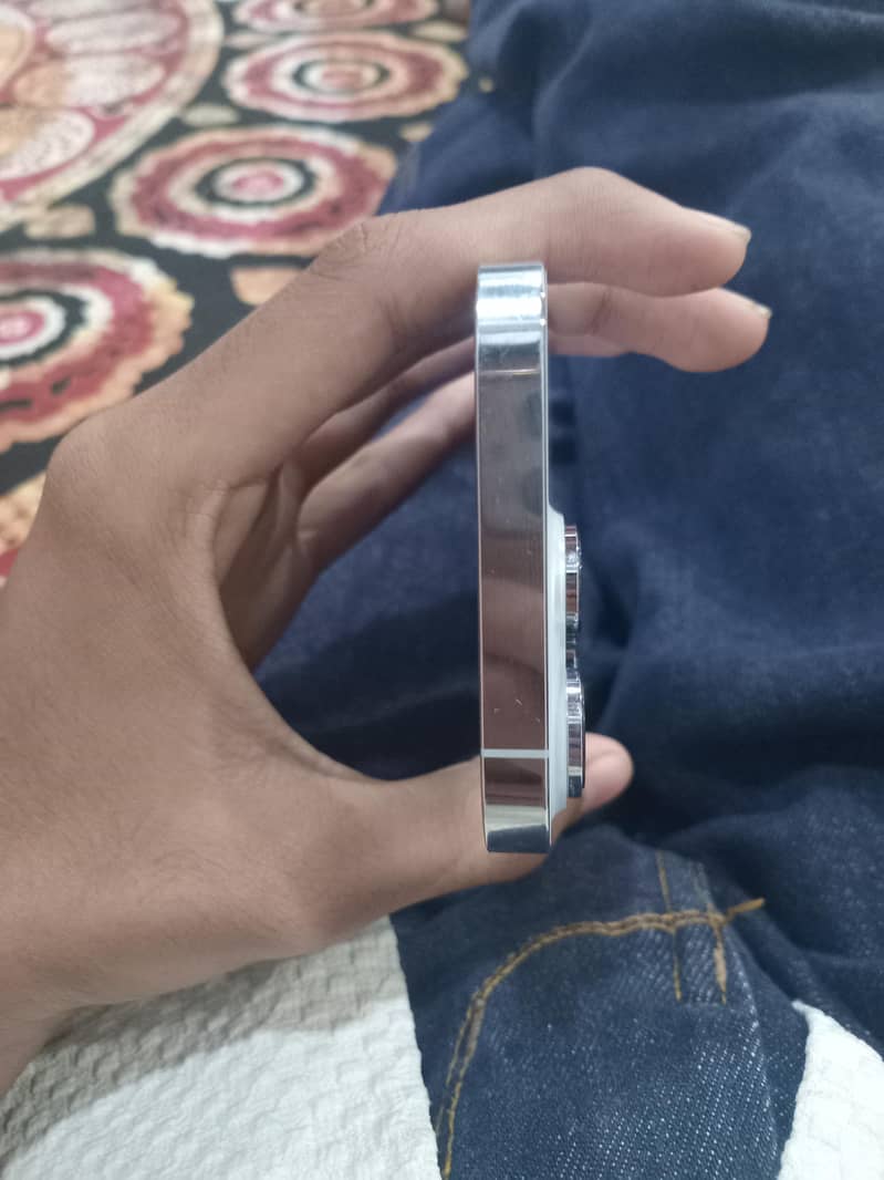 Apple iPhone 14 Pro 2