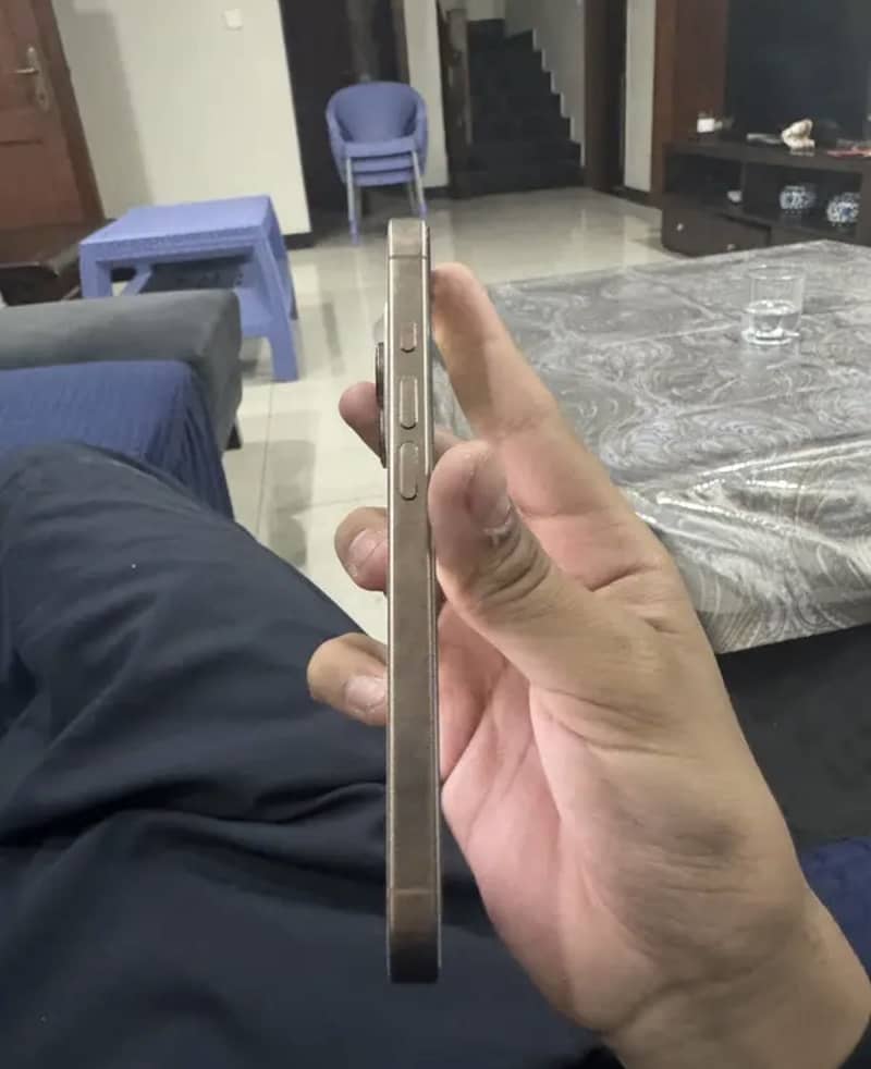 Apple iPhone 16 Pro 1