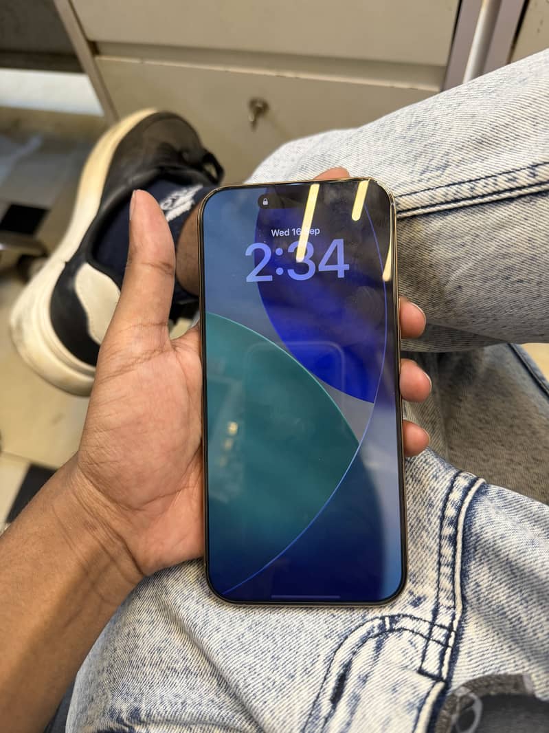 Apple iPhone 16 Pro Max 5