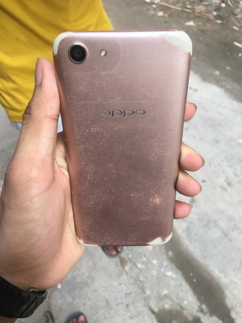 OPPO A83 0