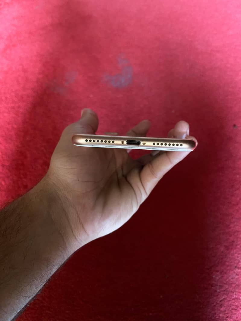 Apple iPhone 8 Plus 4