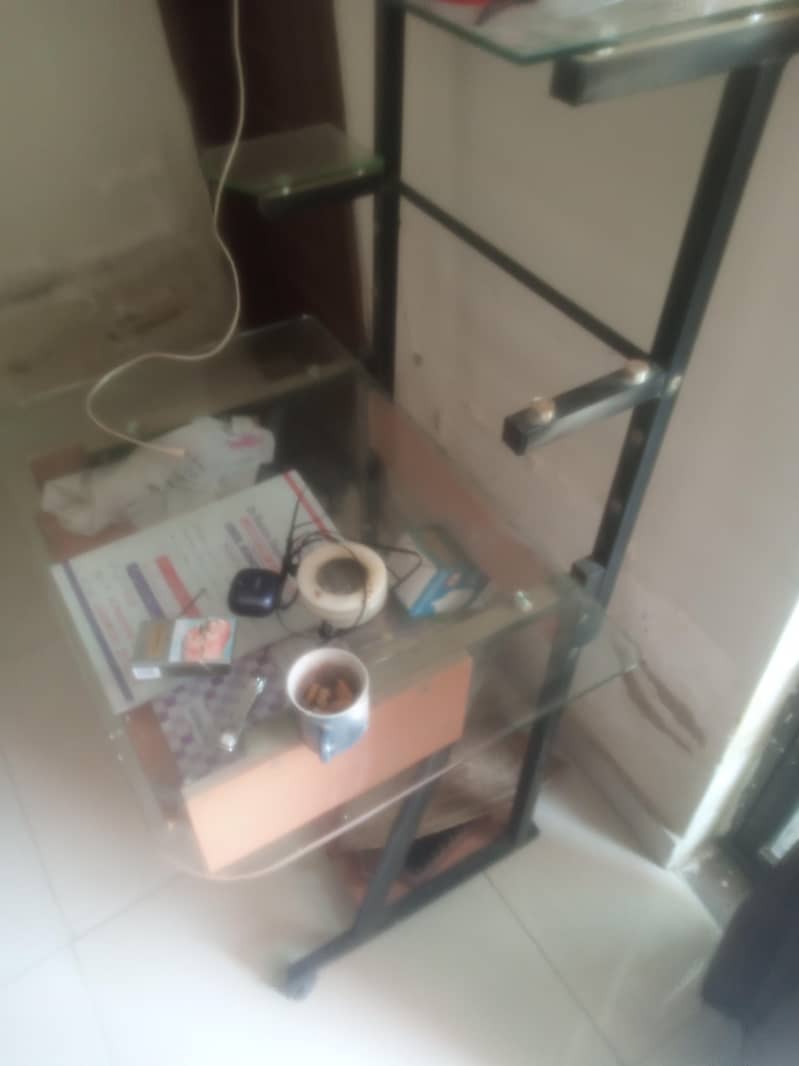 COMPUTER TROLLY 1