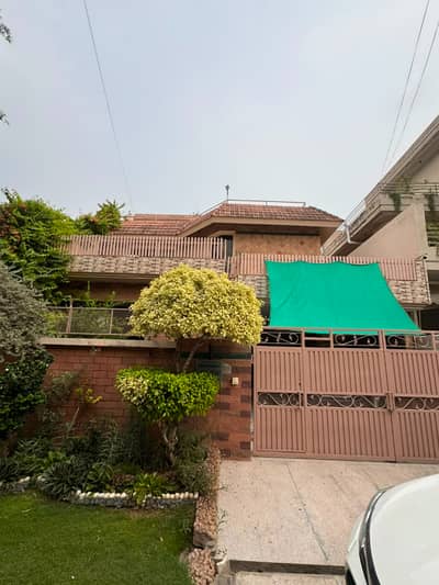 10 Marla Used House Available for Sale in Wapda Town Phase 1, Block E-2