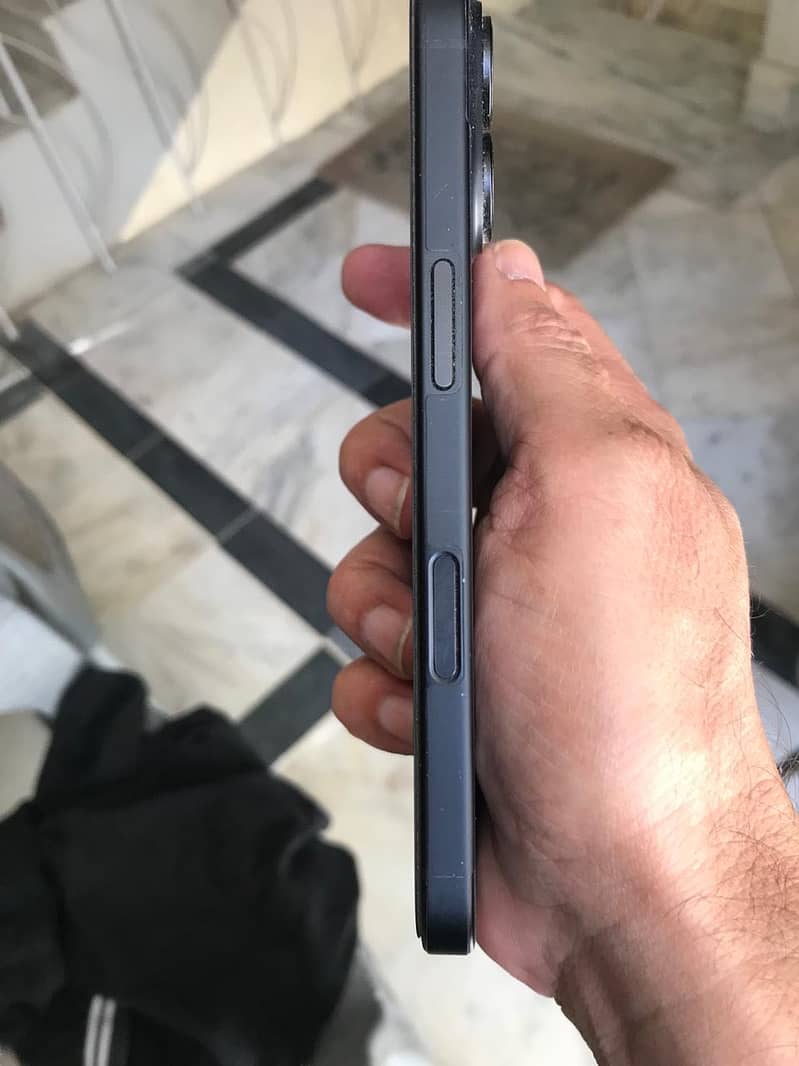 Apple iPhone 16 1