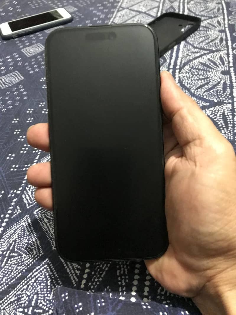 Apple iPhone 16 2