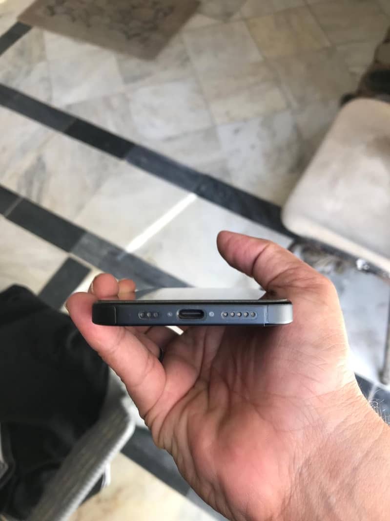 Apple iPhone 16 6