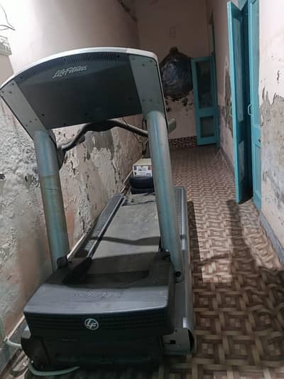 life fitness series 93T/ 95Ti treadmill featuring LED console