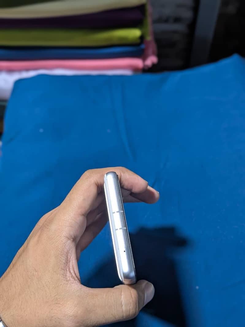 Google Pixel 7a 4