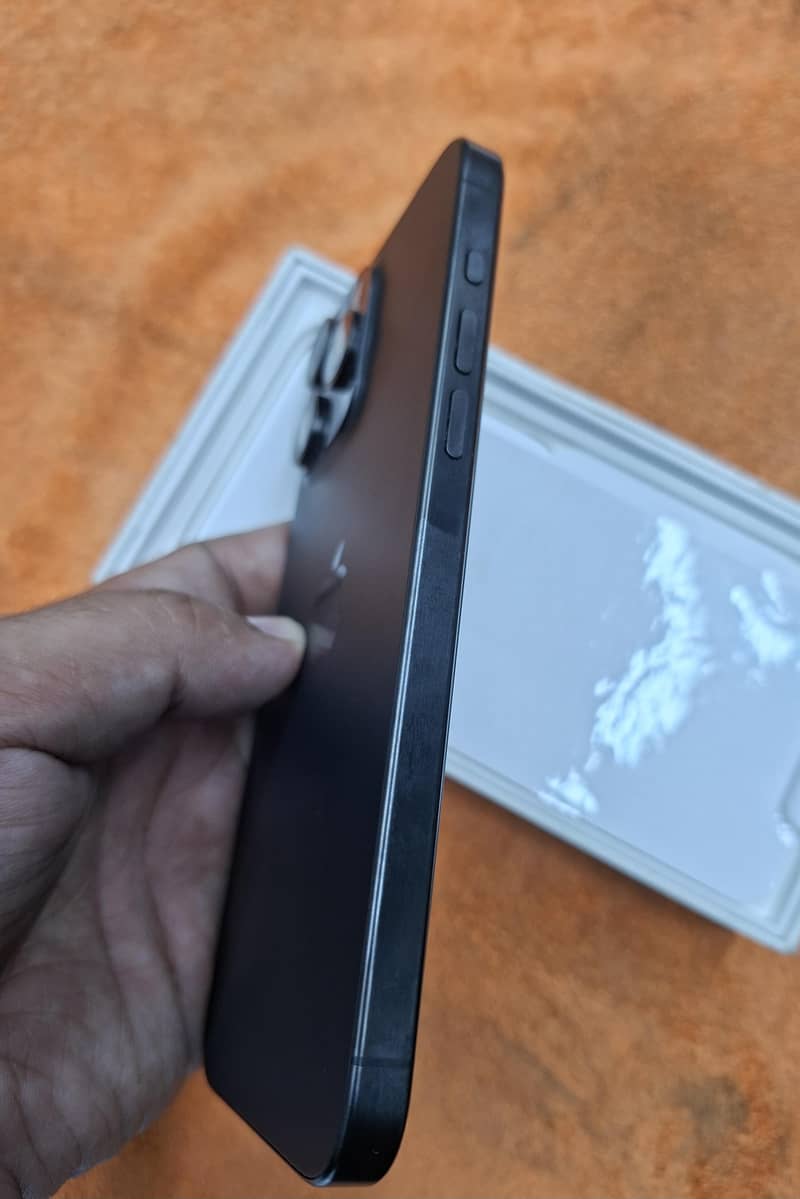 Apple iPhone 15 Pro Max 2