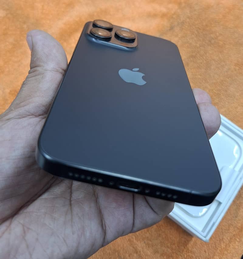 Apple iPhone 15 Pro Max 3