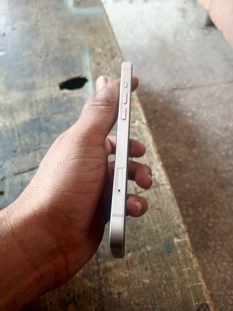 Apple iPhone 13 3