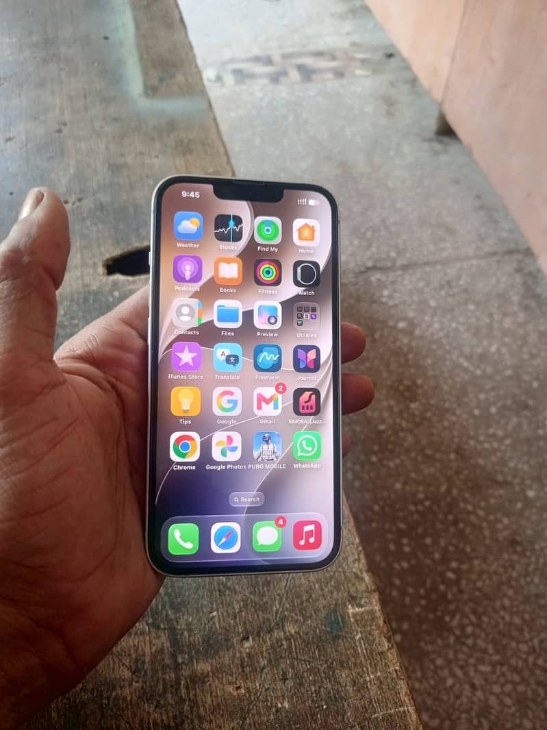 Apple iPhone 13 8