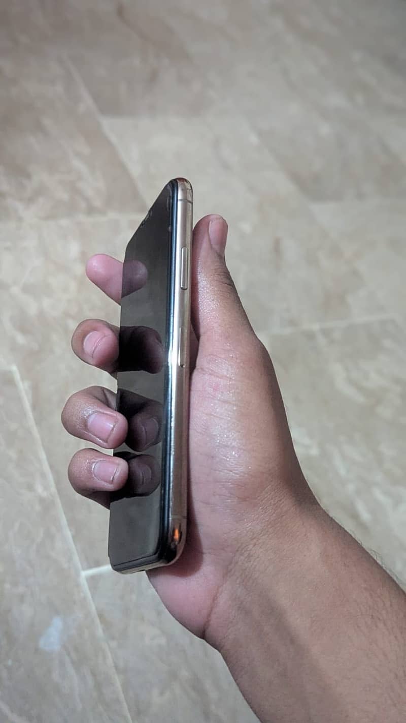 iPhone XS 0