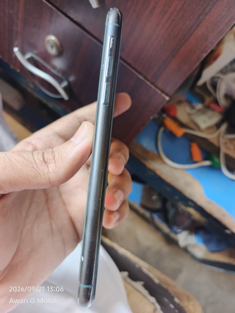 Apple iPhone 11 Pro Max 6