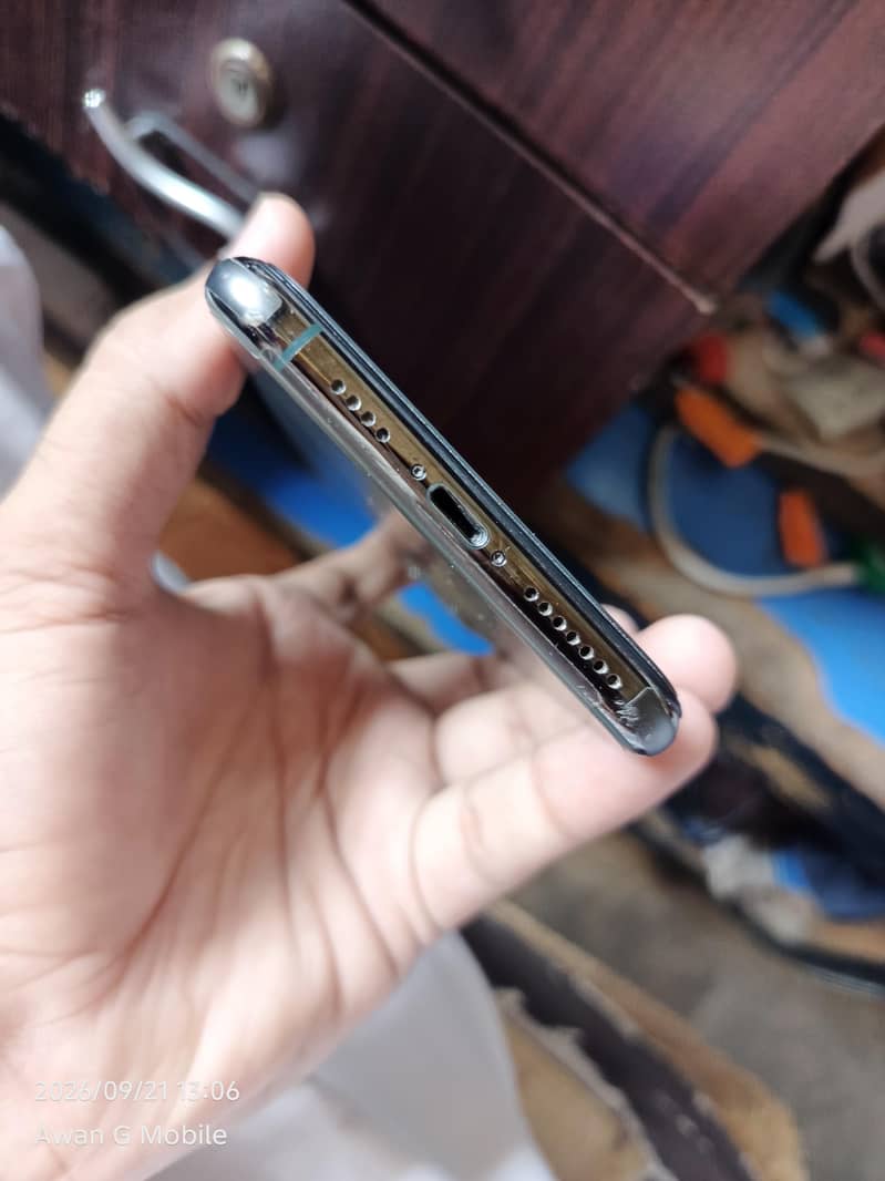 Apple iPhone 11 Pro Max 7