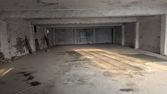 2800 square Feet Straight Hall for Rent in Johar town Near Mian Plaza Best for werehouse, stitching Unit, embroidery Machine Setup, Distribution Setup and IT Setup, Any other Activities