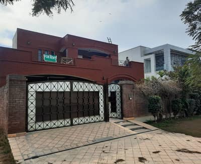 1 KANAL RED BRICK HOUSE TOP LOCATIO DOUBLE/UNIT FOR SALE IN DHA PHASE 1 (100% DEAL)