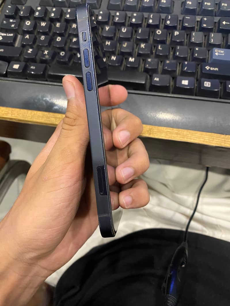 Apple iPhone 12 2