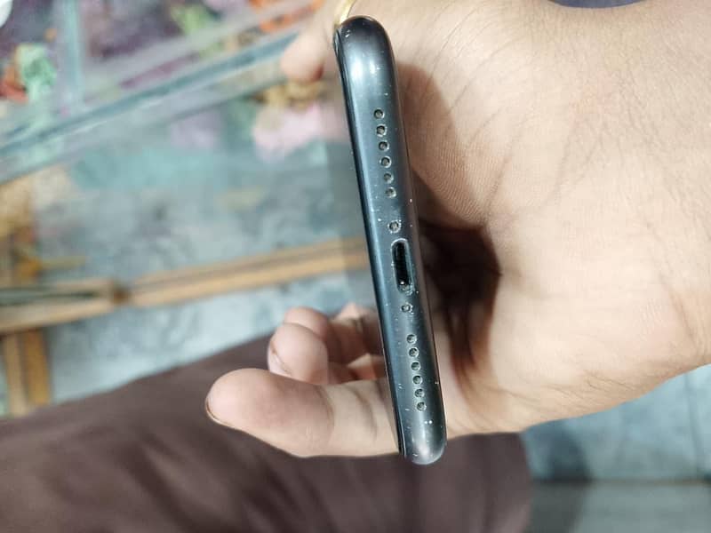 Apple iPhone 11 3