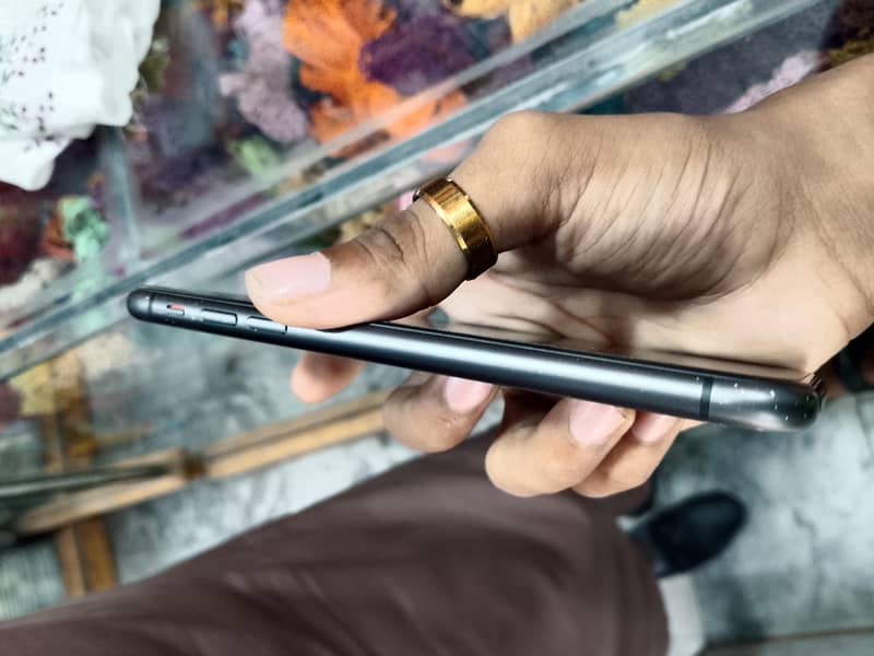 Apple iPhone 11 5