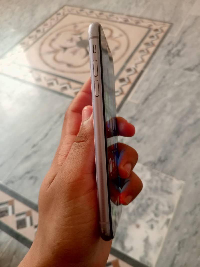 Apple iPhone 11 10