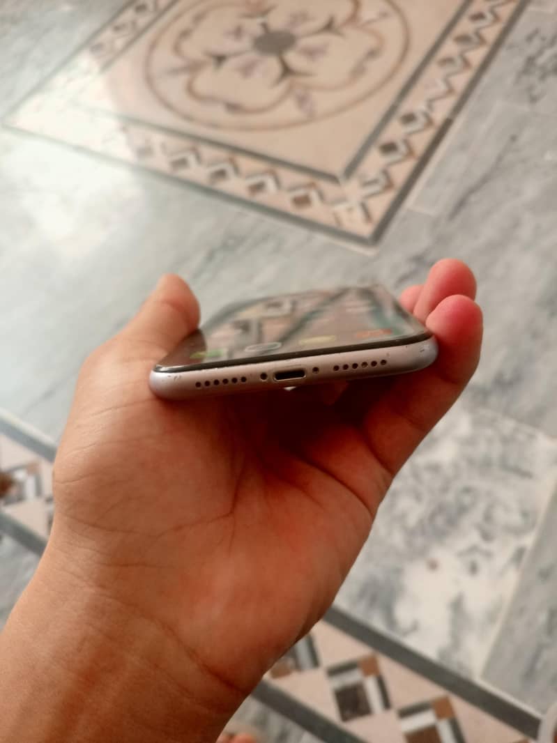 Apple iPhone 11 11