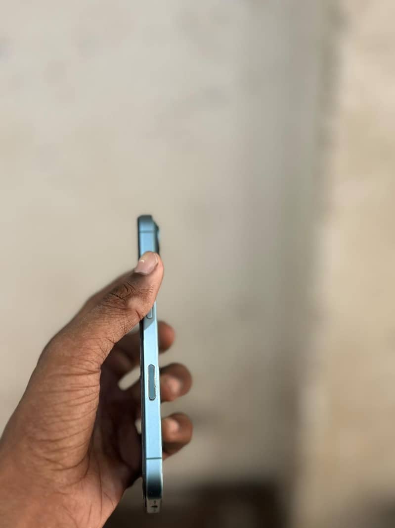 Apple iPhone 16 2