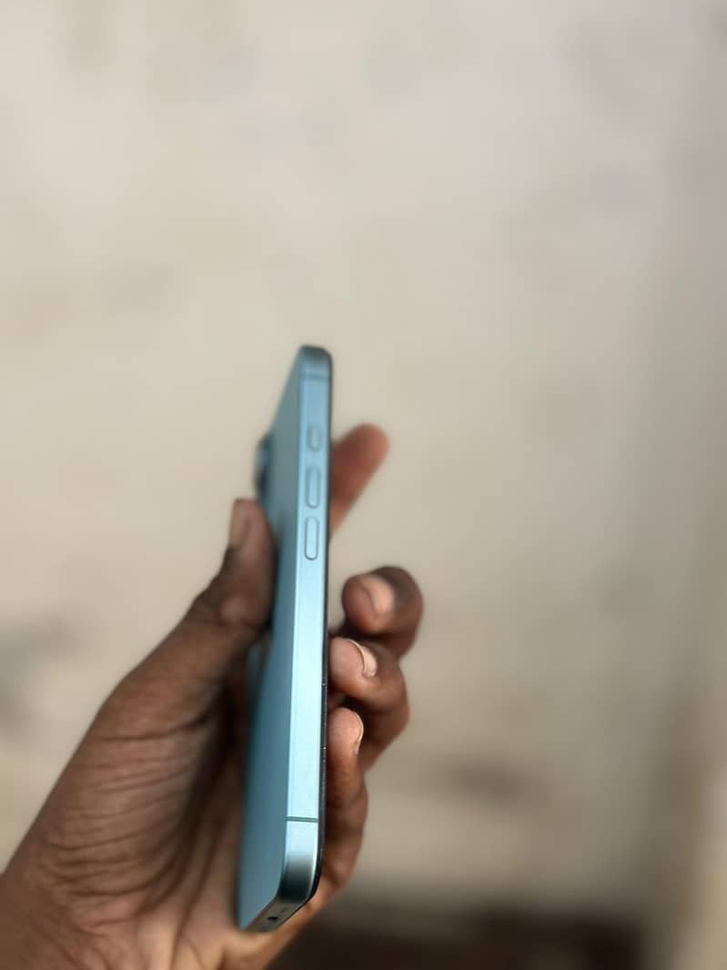 Apple iPhone 16 3