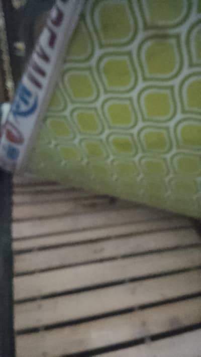 bed k sath jada bi side daraz 2