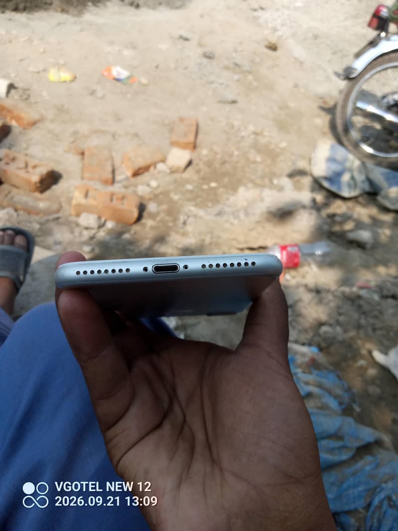 Apple iPhone 7 Plus 2