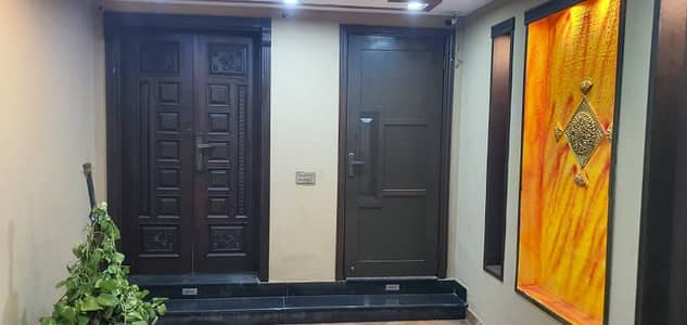 HOT LOCATION | RENOVATED 5 MARLA HOUSE FOR SALE