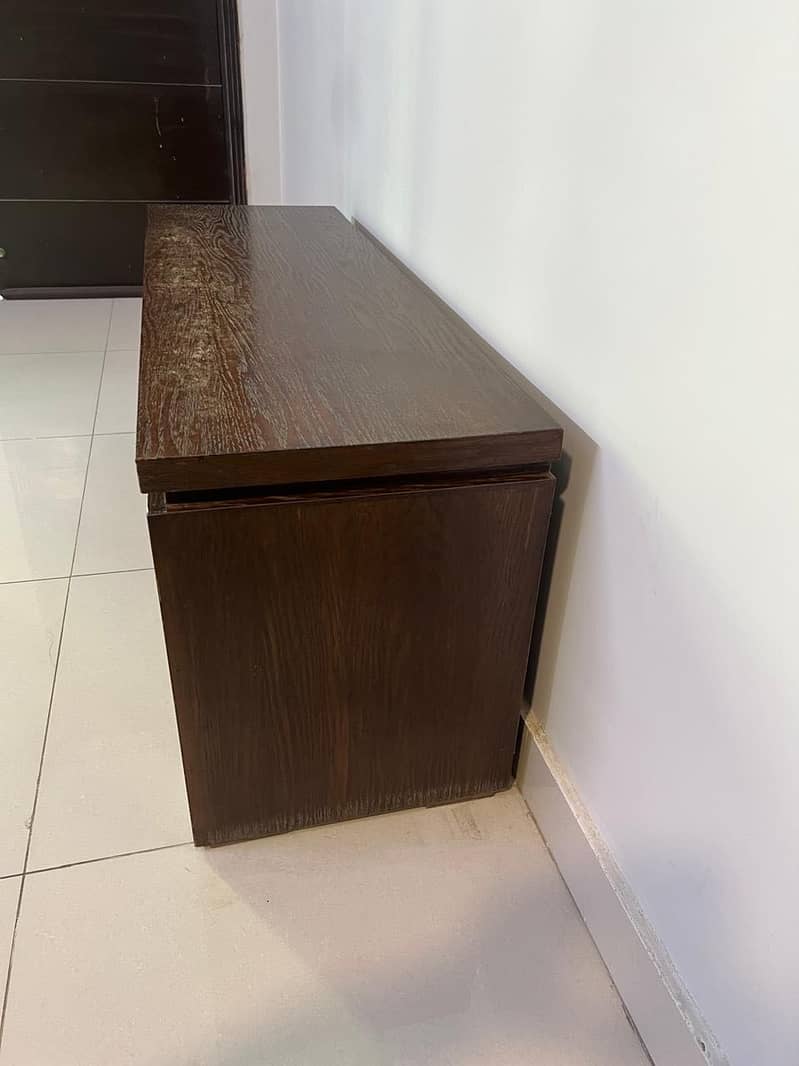 Center Table 6