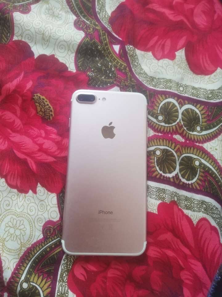 Apple iPhone 7 Plus 3