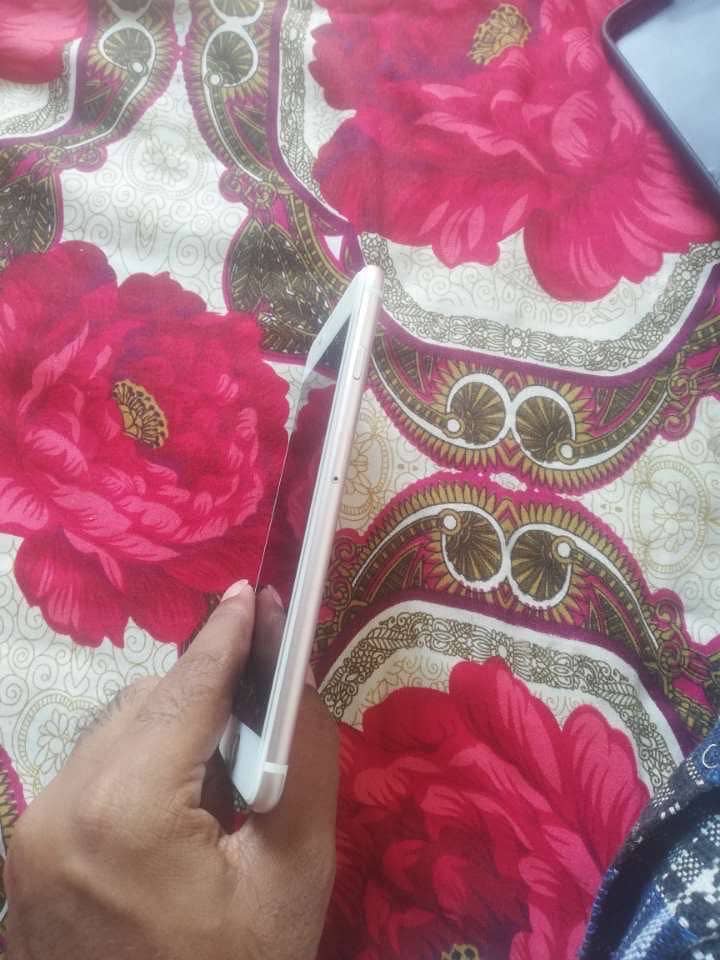 Apple iPhone 7 Plus 6