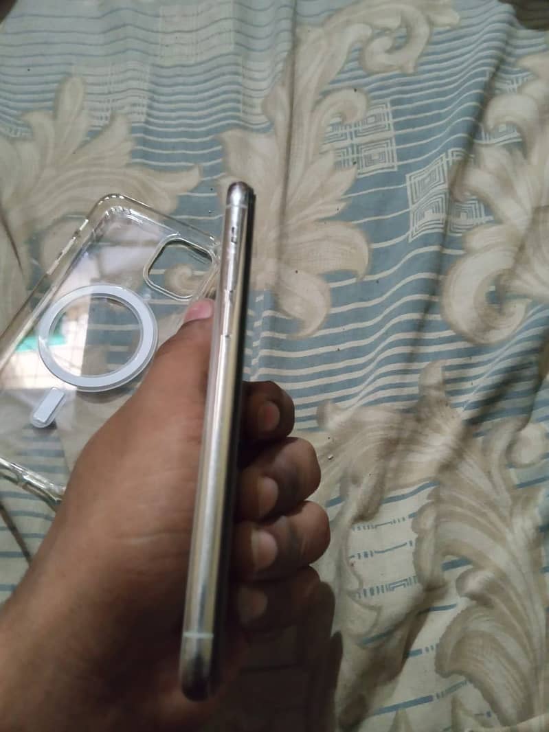 Apple iPhone 11 Pro 0