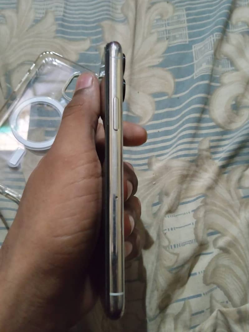 Apple iPhone 11 Pro 1