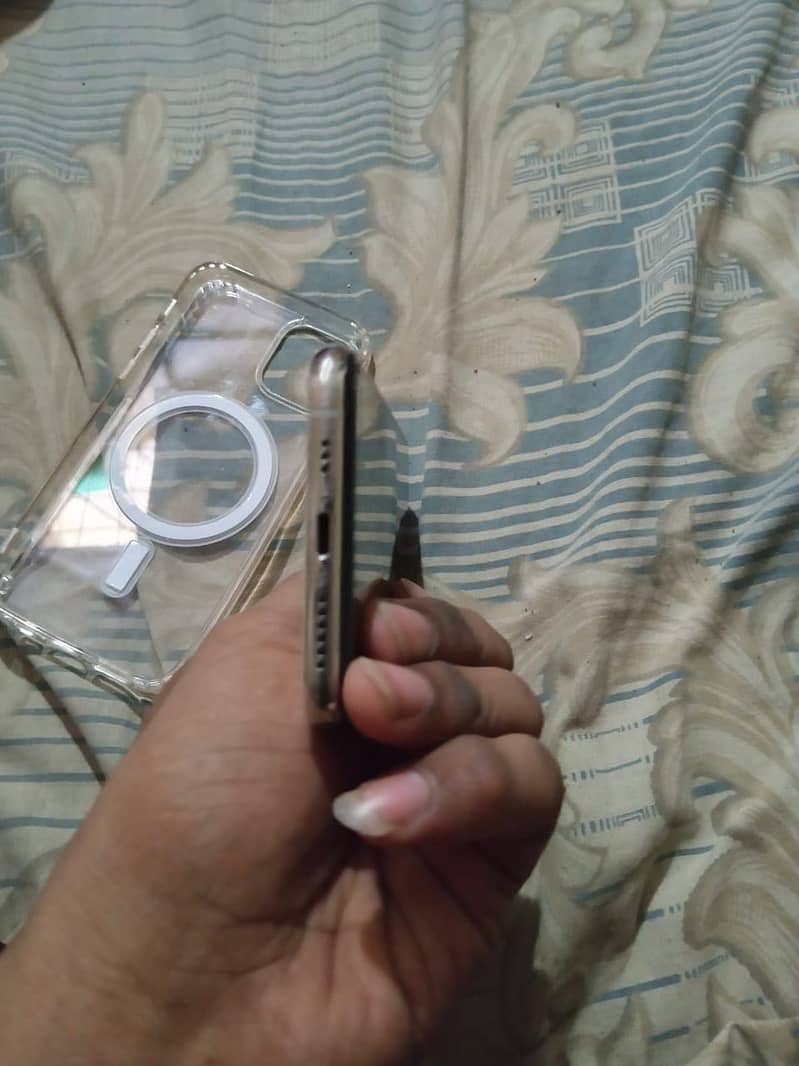Apple iPhone 11 Pro 4