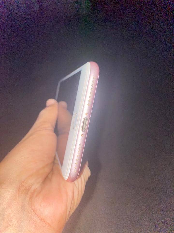 Apple iPhone 7 Plus 4