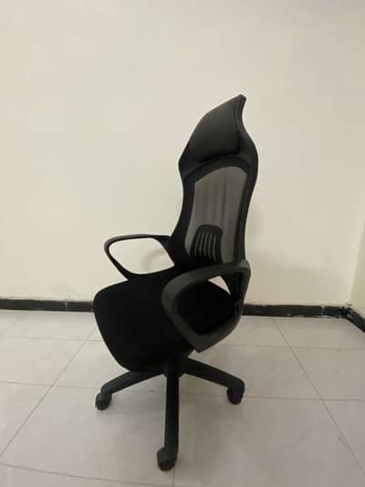 Office chair black high back gaming 1 year used