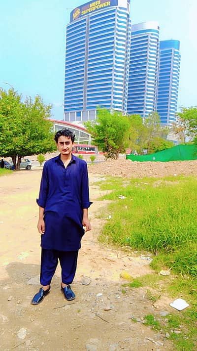 gar MN kaam karny ka lye koi larka chayei to rabta Kary Murree sa hoga